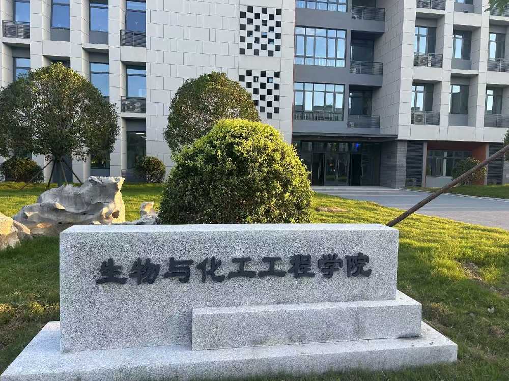 维西傈僳族自治县扬州职业大学体育场高杆灯项目